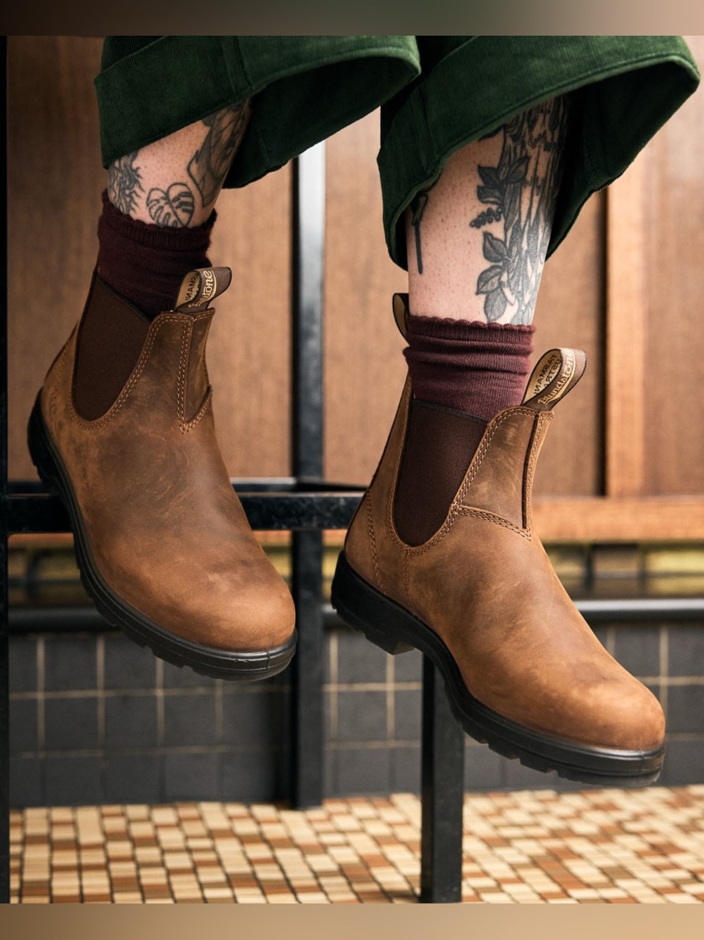 Blundstone Brown Leather Chelsea Boots with Black Elastic Panels